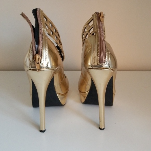SOLD Gorgeous gold heels with with cage detail - Picture 3 of 8